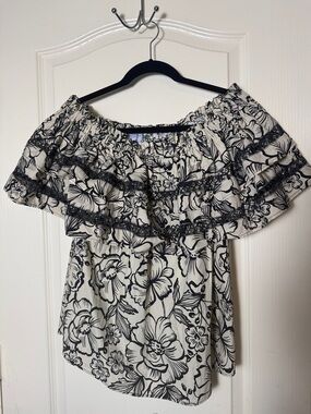 MI GOLONDRINA Black and White Floral off the Shoulder Top